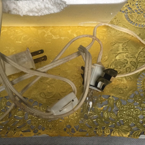 Dickens Vintage Keepsake Porcelain lighted house, Barber Shop, Cobbler & Booter - Picture 3 of 4